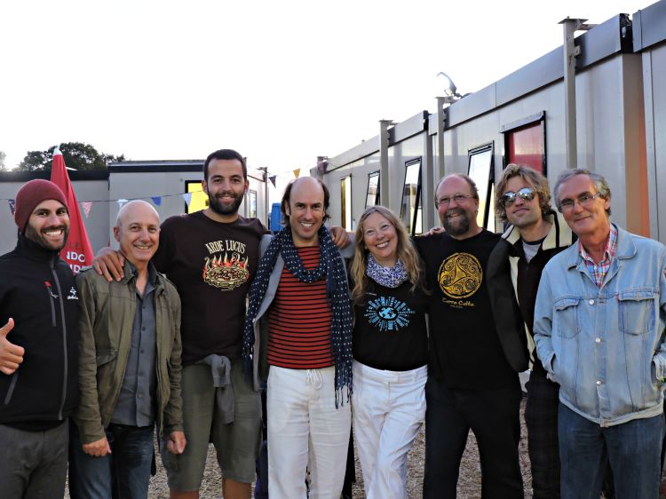 Xurxo Núñez, Pancho Álvarez, Guido Álvarez, Carlos Núñez, Sonja Davison, John Davison, Jon Pilatzke e Roque Hernández