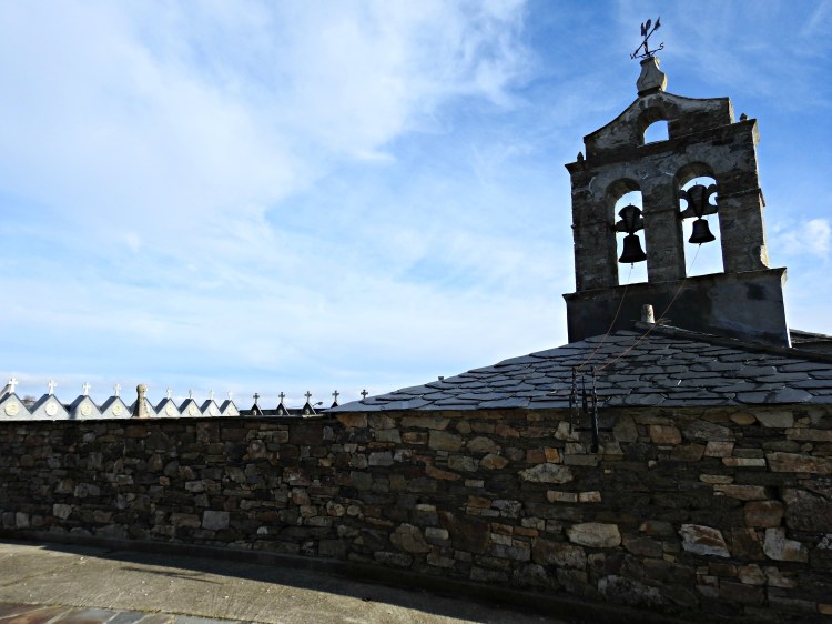 Igrexa de Santa María Magdalena (s. XVII) no concello de Grandas