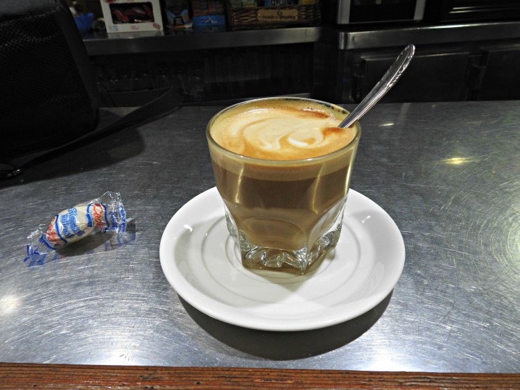 O primeiro café antes de comezar a ruta, no Café-Bar Centro de Grandas