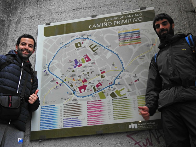 Con Sebastián Porto na subida dende A Chanca ata a Muralla Romana. Plano da cidade de Lugo