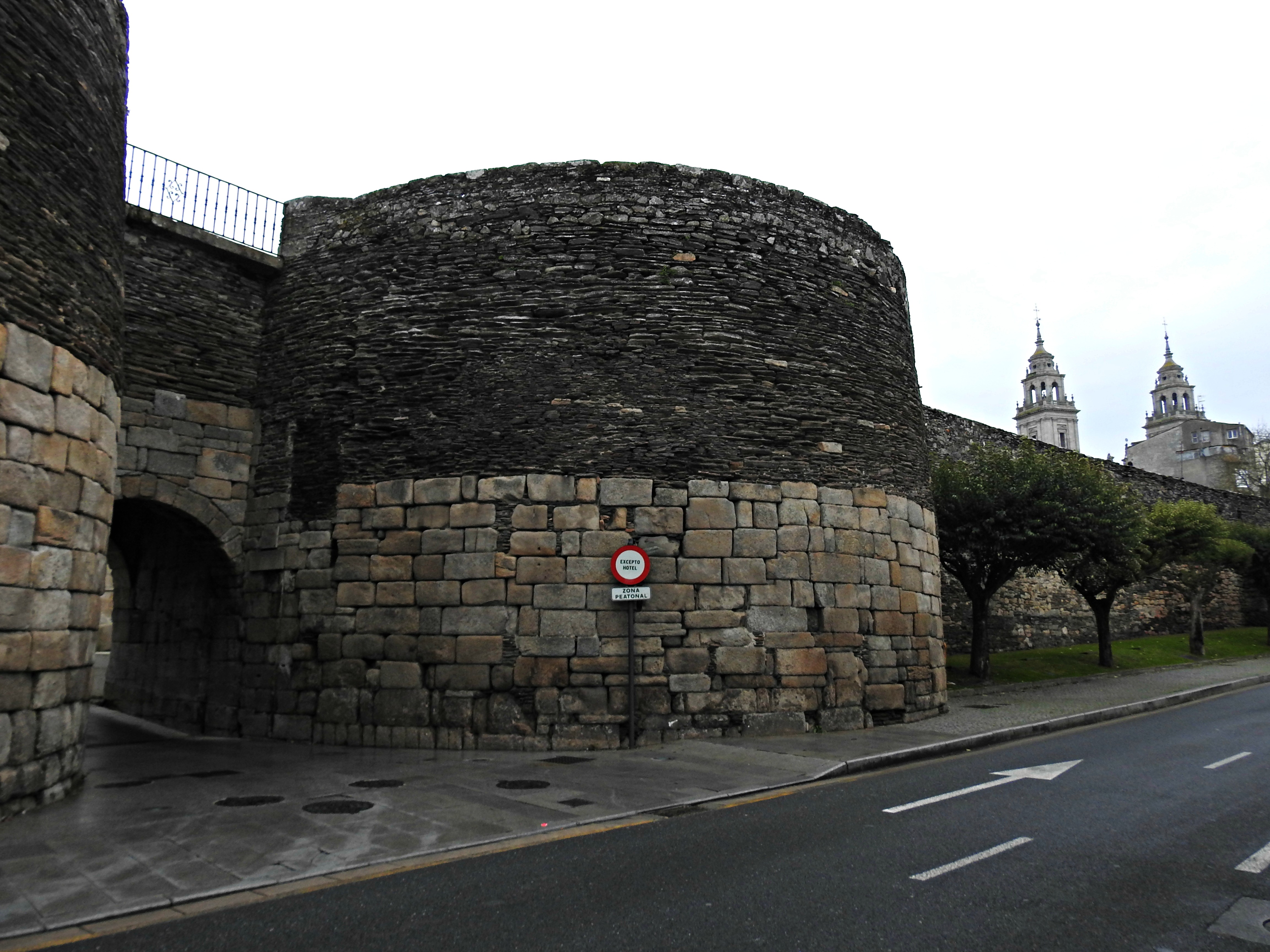 Muralla Romana de Lugo, e Catedral de Santa María