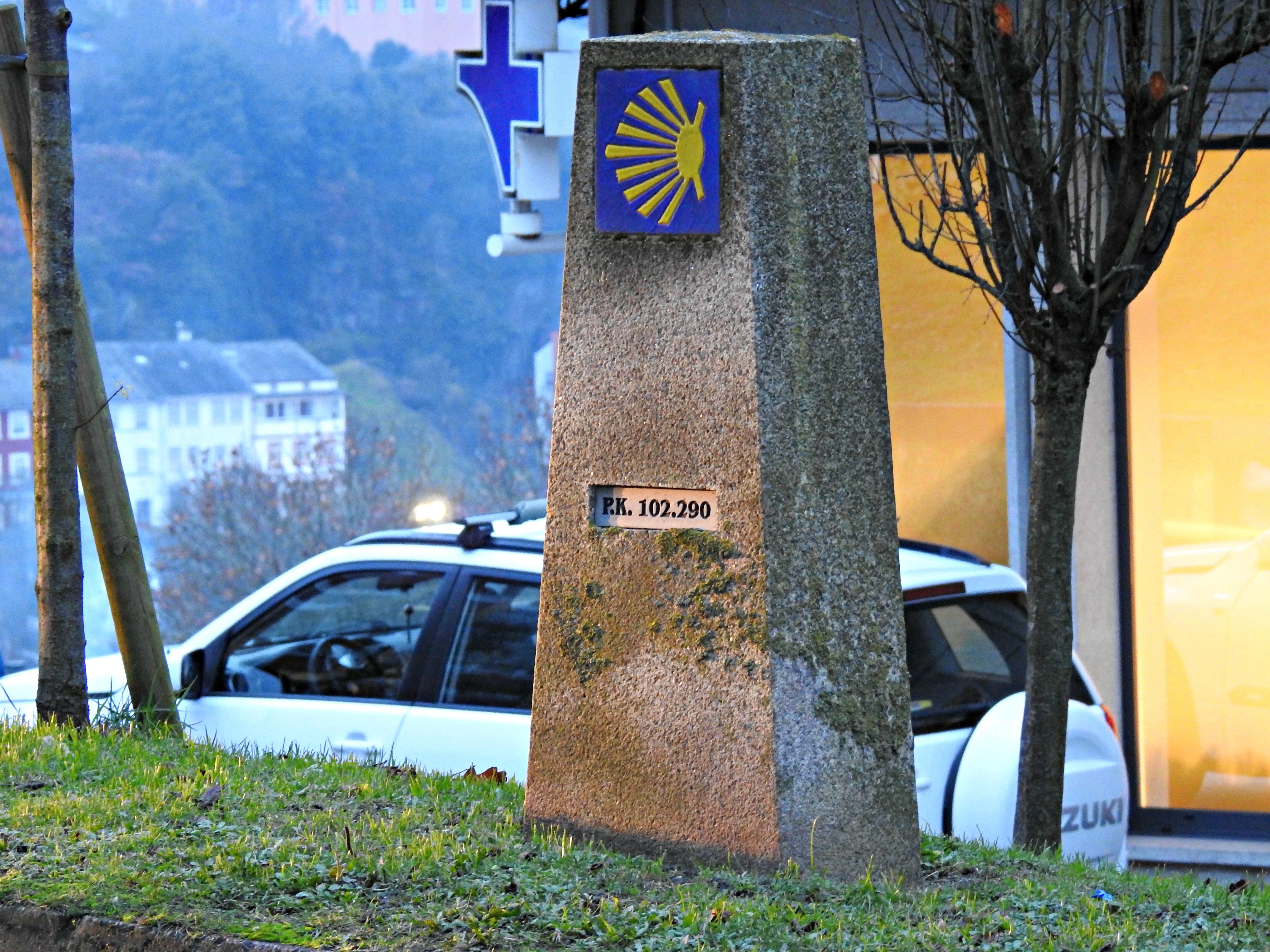 O fito do Camiño máis próximo á miña casa, a 102,290 km. de Santiago