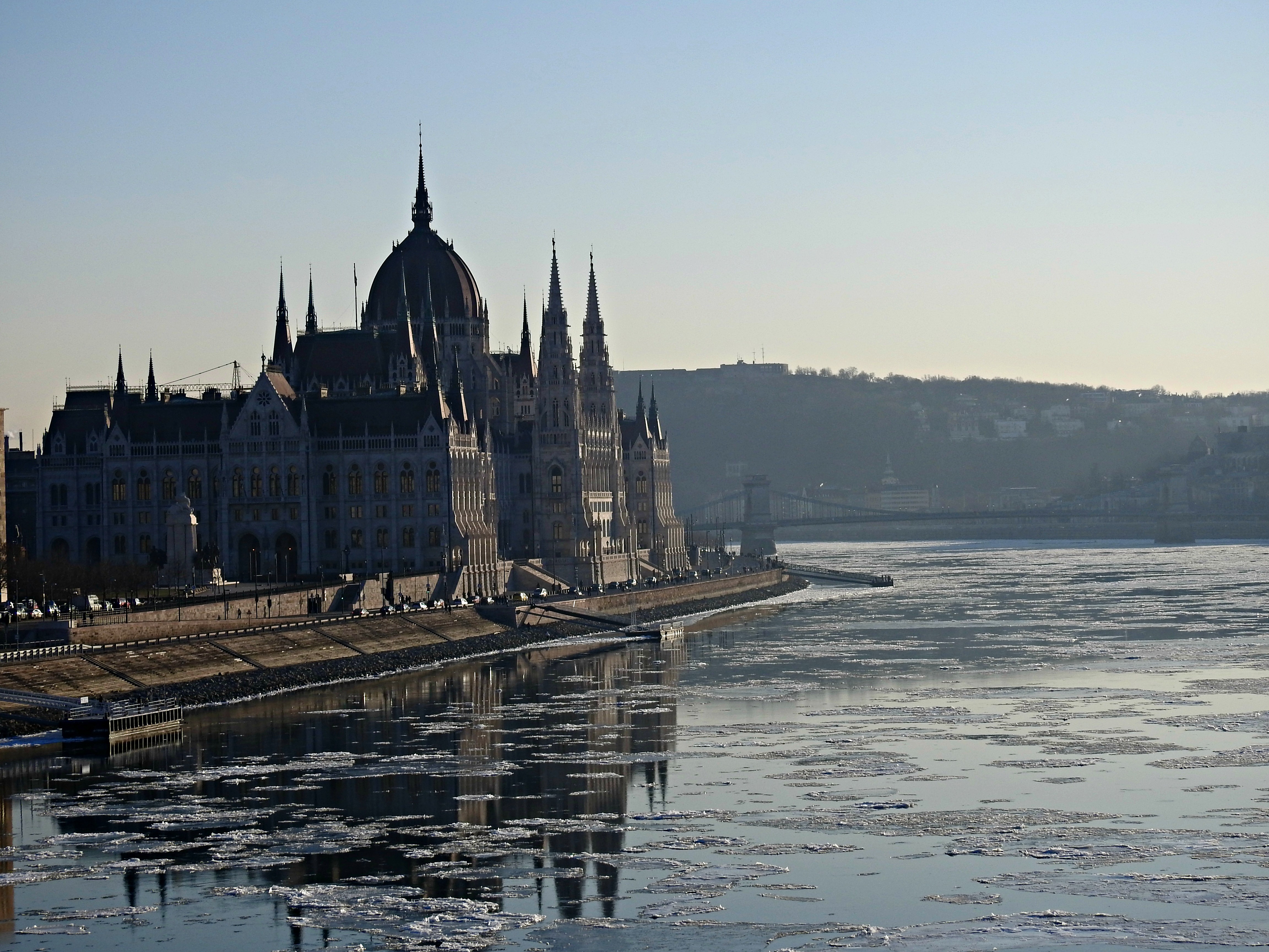 O Parlamento húngaro (1885-1904)