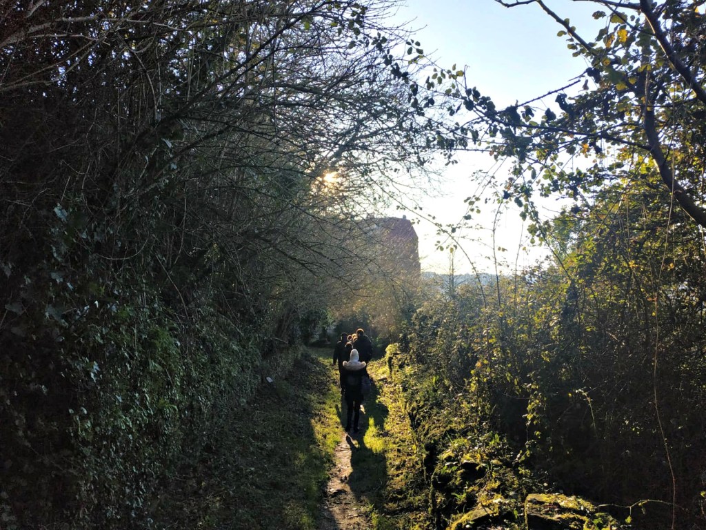 Esta imaxe ten o atributo alt baleiro; o se nome de arquivo é 005-paseantes.jpg